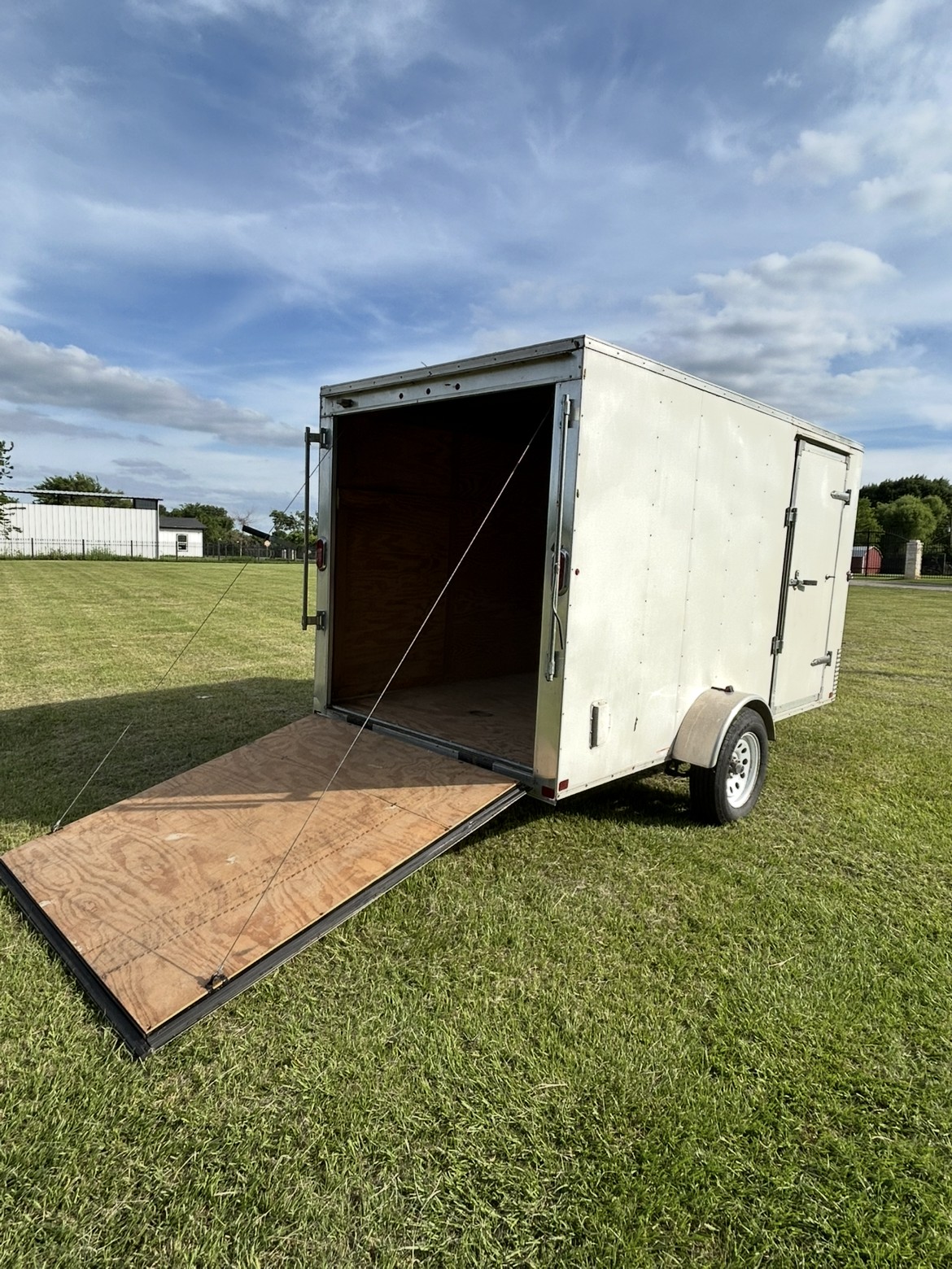 Enclosed cargo trailer for rent in Seagoville, TX